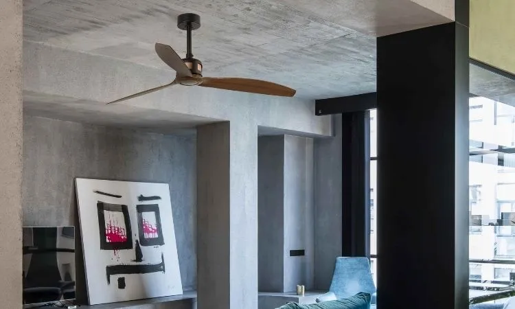 salón con ventilador de techo silencioso